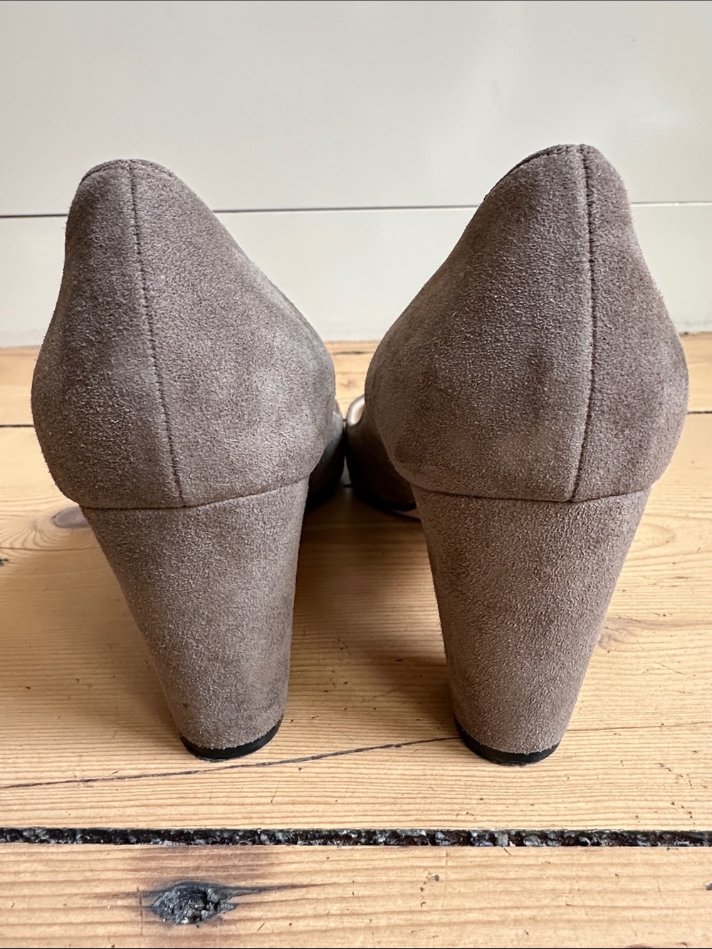 Manolo Blahnik Suede Block-Heel Pumps - Picture 3 of 10